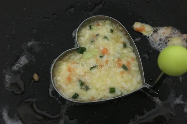 鸡蛋米饭煎饼之（死心踏地）的做法图解5