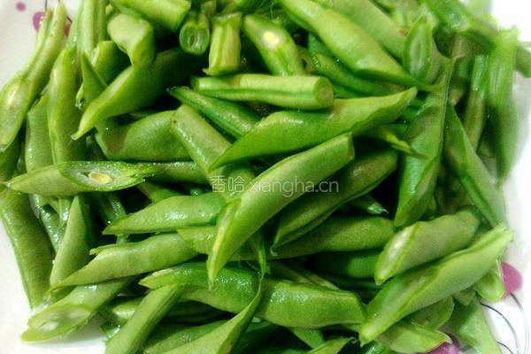 紫苏四季豆炒肉的做法图解1