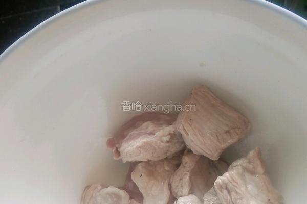 五花肉炖苦瓜的做法图解4
