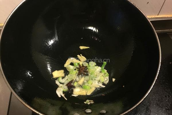 排骨海带冬瓜玉米汤的做法图解2