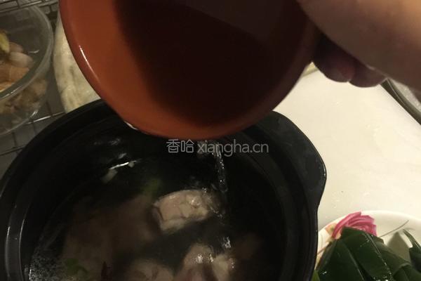 排骨海带冬瓜玉米汤的做法图解3