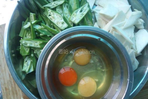秋葵炒杏鲍菇的做法图解2
