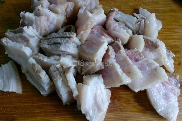 芹菜炒肉的做法图解1