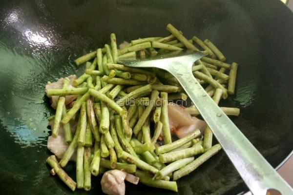 豆角炒五花肉的做法图解6
