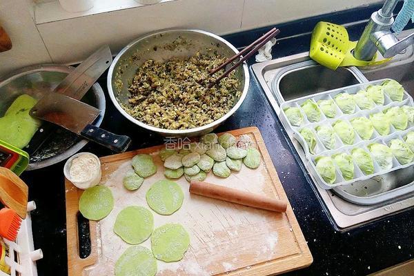 猪肉芹菜香菇木耳水饺的做法图解6