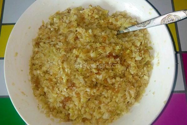 猪肉虾仁白菜馅饺子的做法图解6