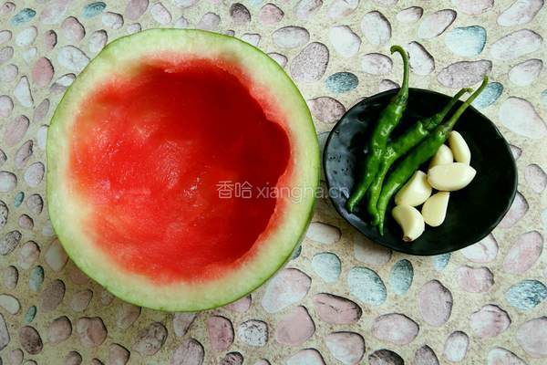 蒜蓉西瓜皮的做法图解1