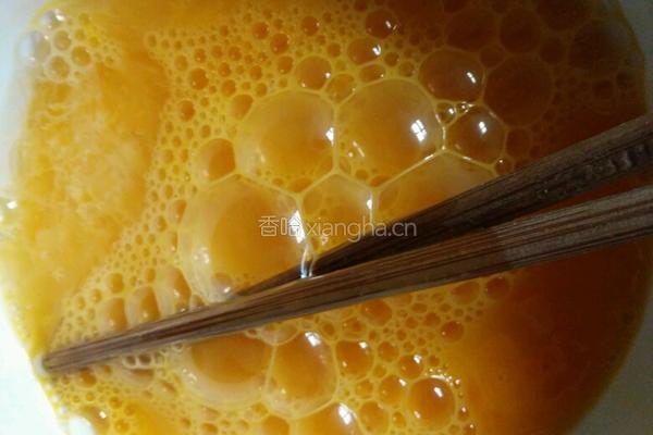 番茄炒鸡蛋的做法图解1