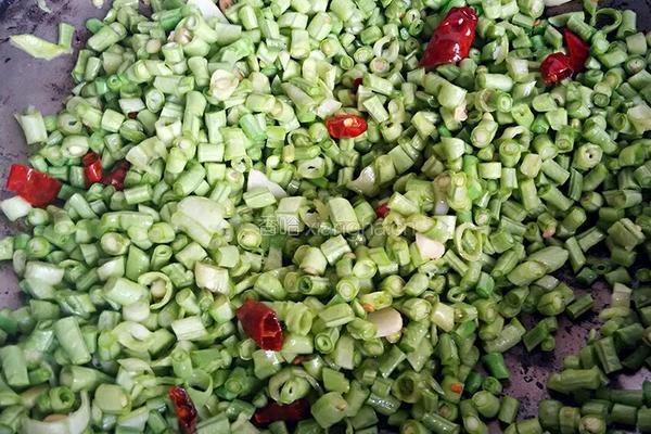 蒜香豆角花的做法图解4