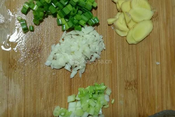 香菇炒蛋和冬瓜炒虾皮的做法图解5
