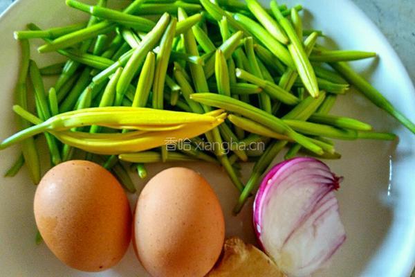 鲜黄花炒鸡蛋的做法图解1