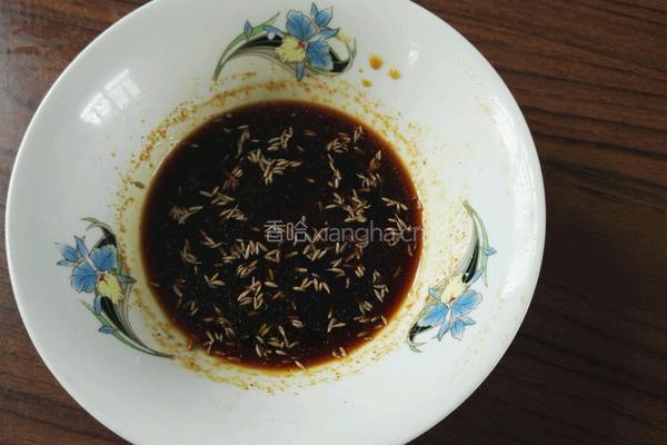 鱿鱼爪炒木耳的做法图解3