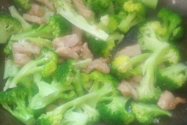西兰花炒肉的做法图解5