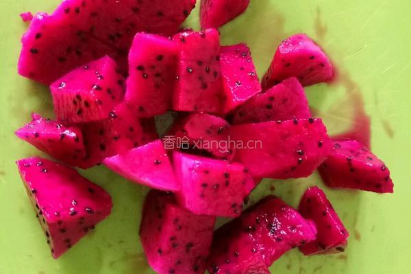 火龙果酸奶冰棒的做法图解1