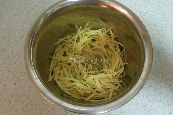 鸡蛋土豆丝饼的做法图解3