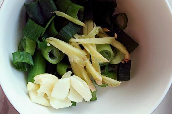 家常肉丸烧茄子的做法图解1