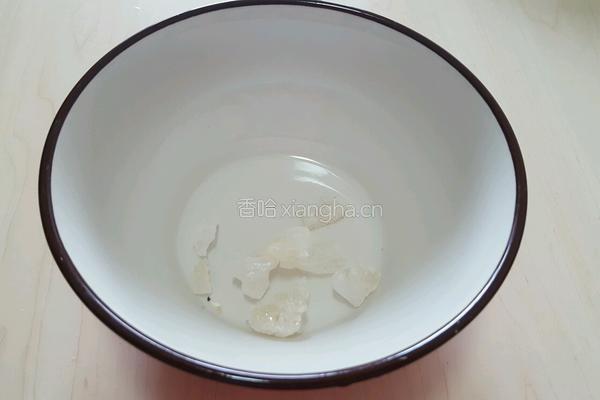 绿豆莲子百合桂圆粥的做法图解3