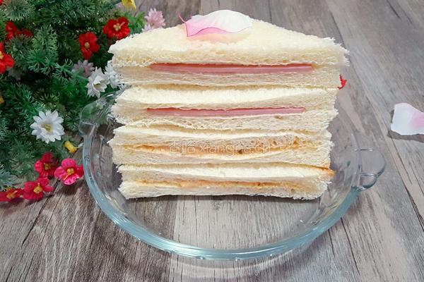 火腿沙拉三明治的做法图解5