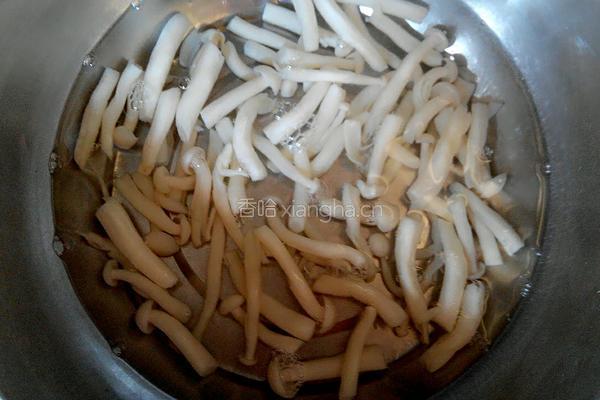 海鲜菇炒蛏肉的做法图解3