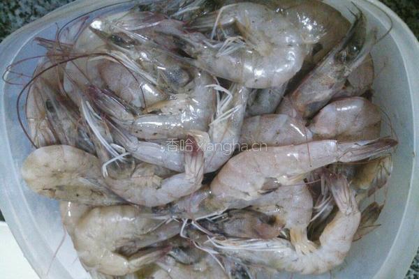 蒜香玉子豆腐蒸虾仁的做法图解1