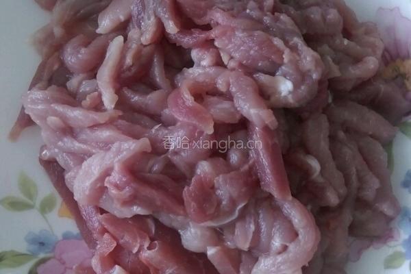 青椒炒肉丝的做法图解1