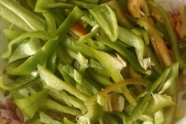 青椒炒肉丝的做法图解2