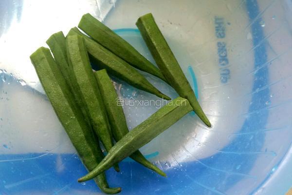 秋葵炒肉片的做法图解1