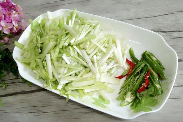 韭黄牛肉丝的做法图解2