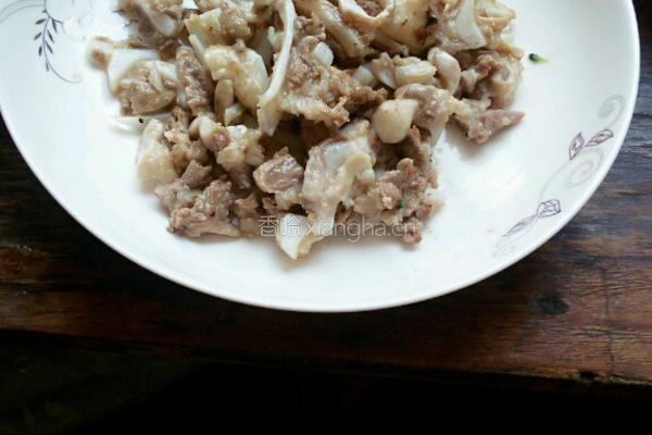 酸豆角炒猪喉结的做法图解10