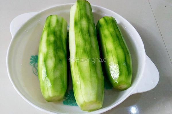 炸丝瓜丸子的做法图解1