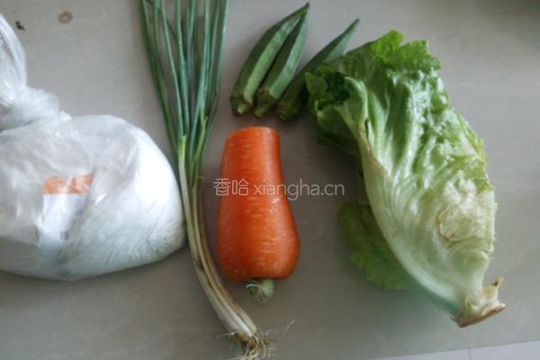 胡萝卜秋葵小饼的做法图解1