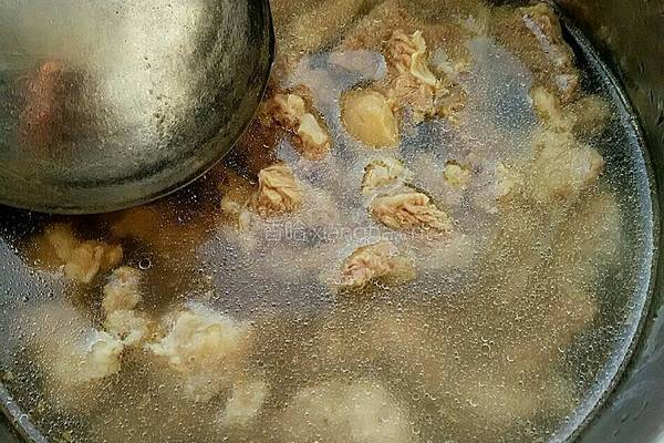 柿子炖牛腩的做法图解2