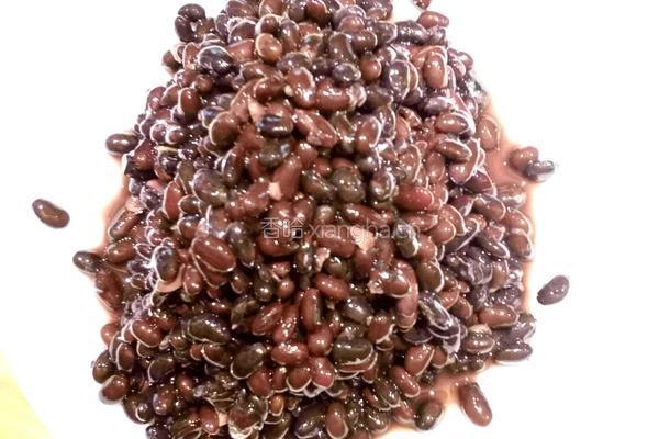 黑豆焖紫菜的做法图解1