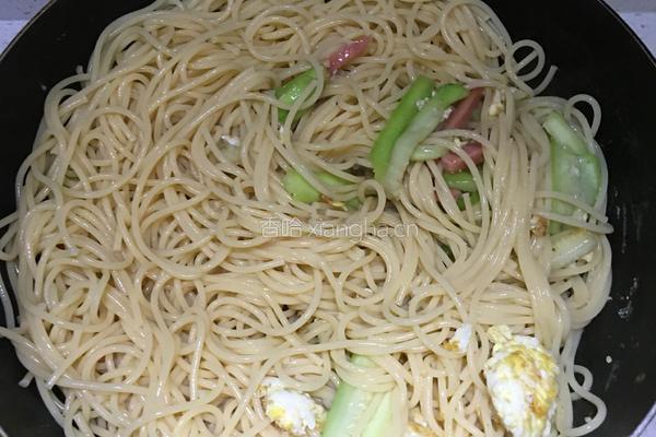 丝瓜火腿鸡蛋炒意大利面的做法图解8