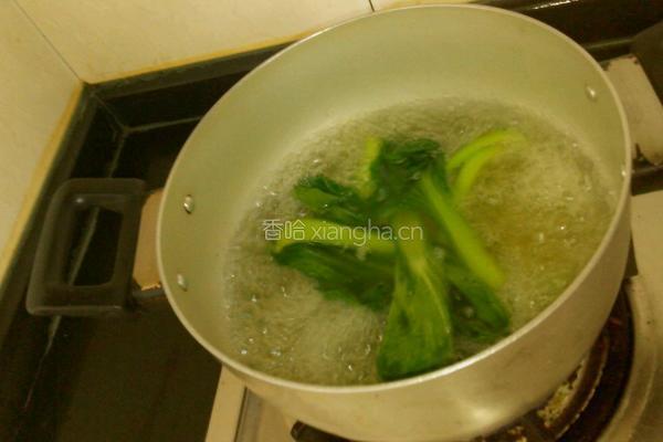 汆青菜方便面的做法图解4