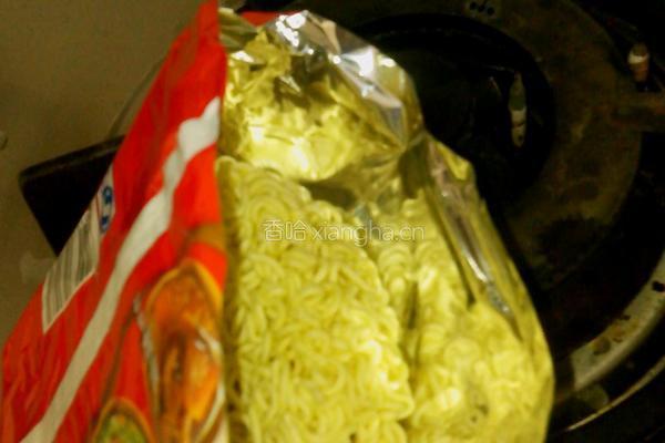 汆青菜方便面的做法图解5