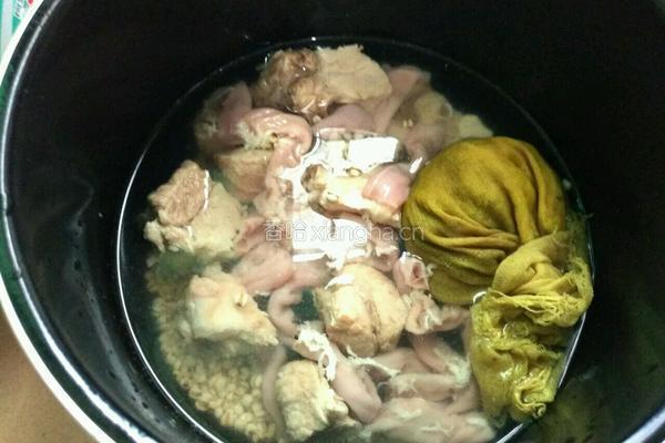 夏枯草粉肠汤（功能性食疗汤）的做法图解3