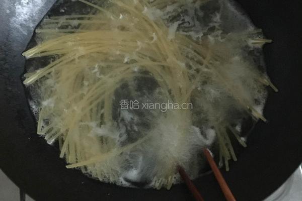 自制番茄肉酱意面的做法图解3