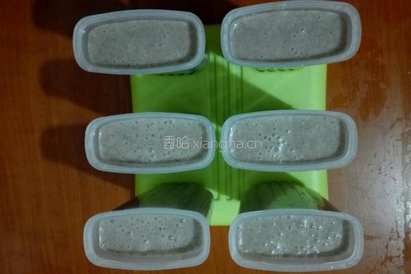 奥利奥酸奶香蕉冰棍的做法图解5