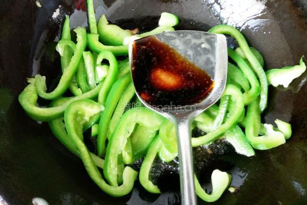 菜椒炒火腿的做法图解4