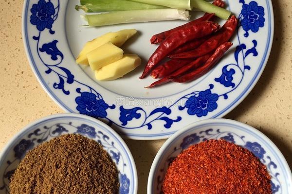孜然羊肉的做法图解2