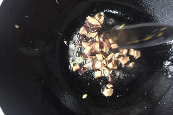 火腿菌菇焖饭的做法图解7