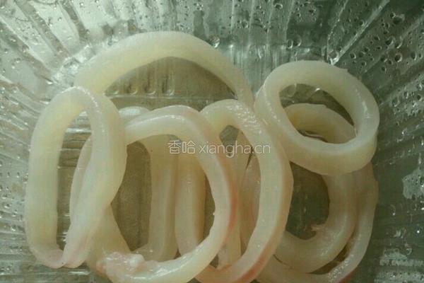酥炸鱿鱼圈的做法图解1