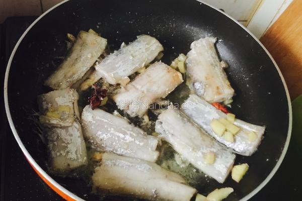香菇炖带鱼的做法图解3