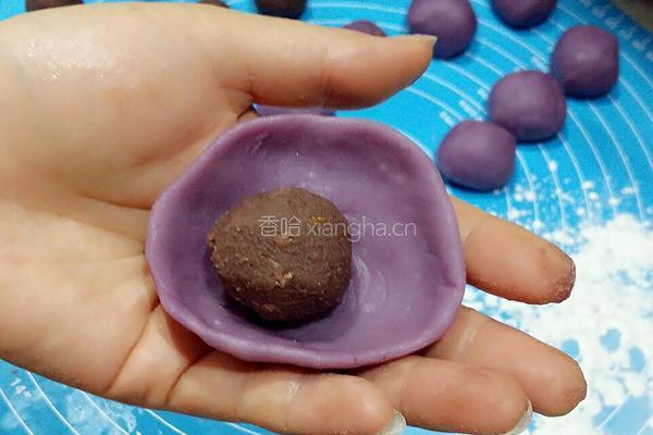 紫薯玫瑰豆沙月饼的做法图解11