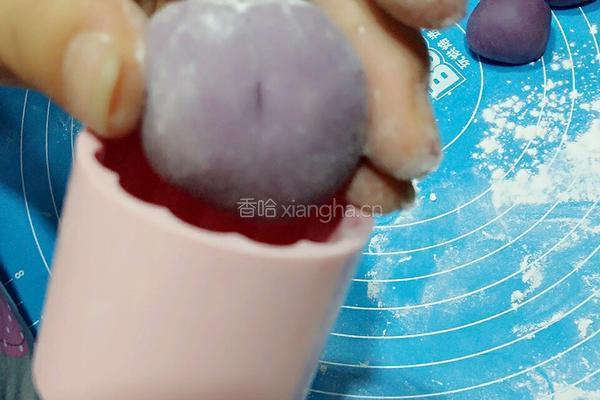 紫薯玫瑰豆沙月饼的做法图解14
