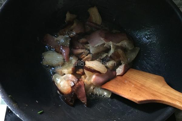 茭白炒腊肉的做法图解4