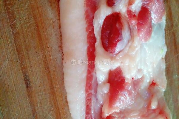 红烧肉炖土豆的做法图解1