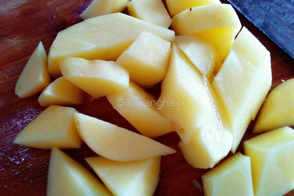 红烧肉炖土豆的做法图解5
