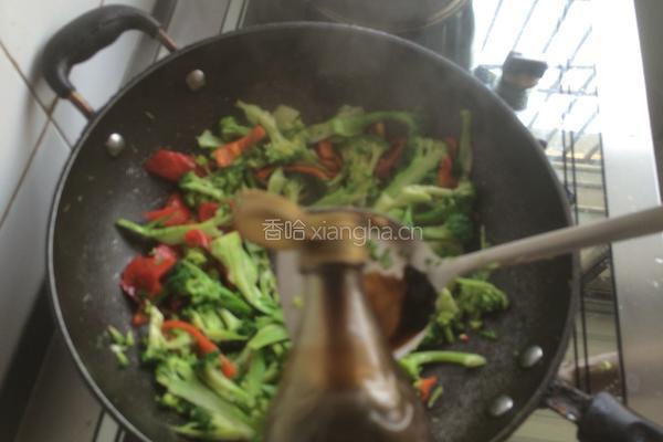 红椒清炒西兰花的做法图解7